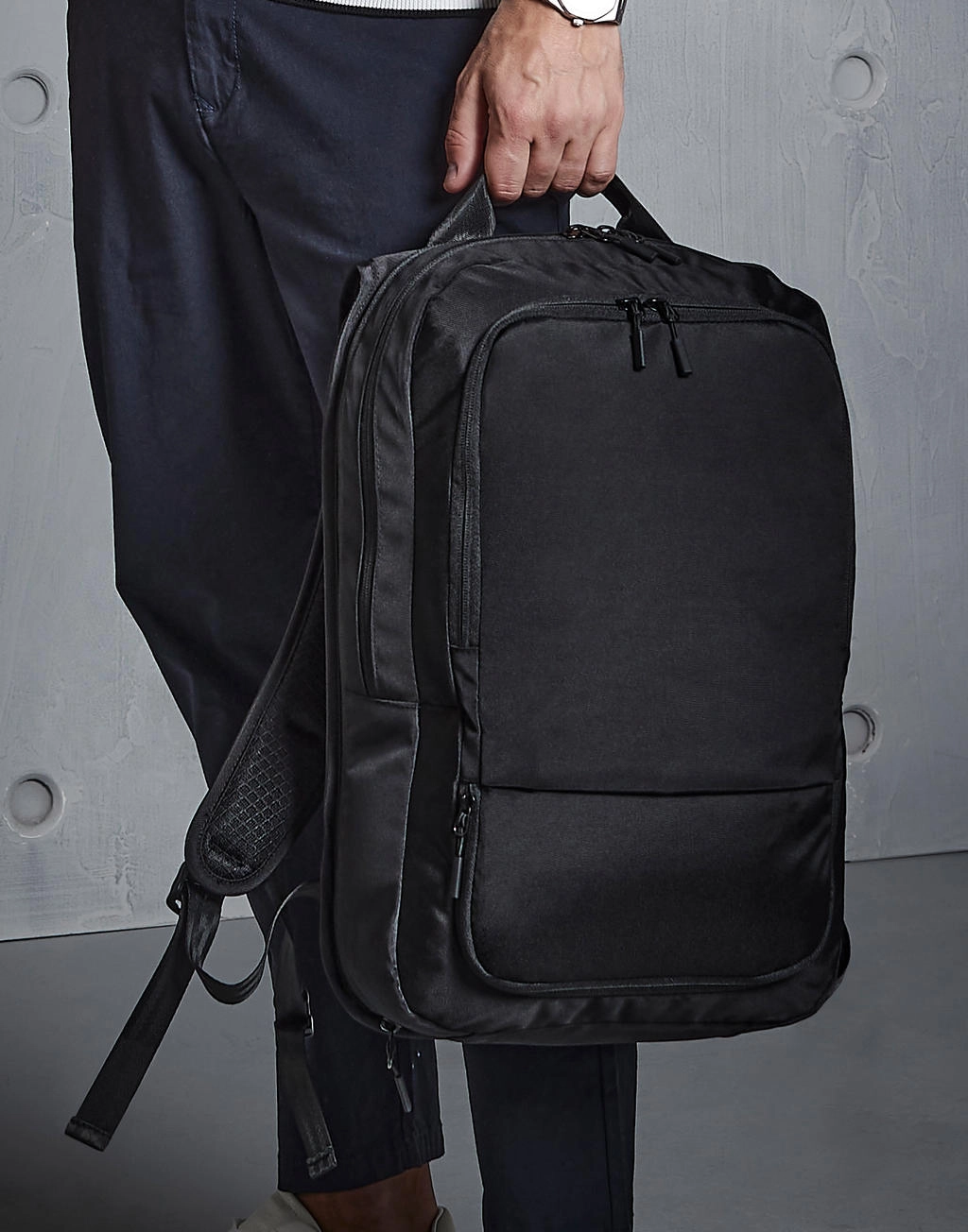 Pitch Black 24 Hour Backpack zum Besticken und Bedrucken mit Ihren Logo, Schriftzug oder Motiv.