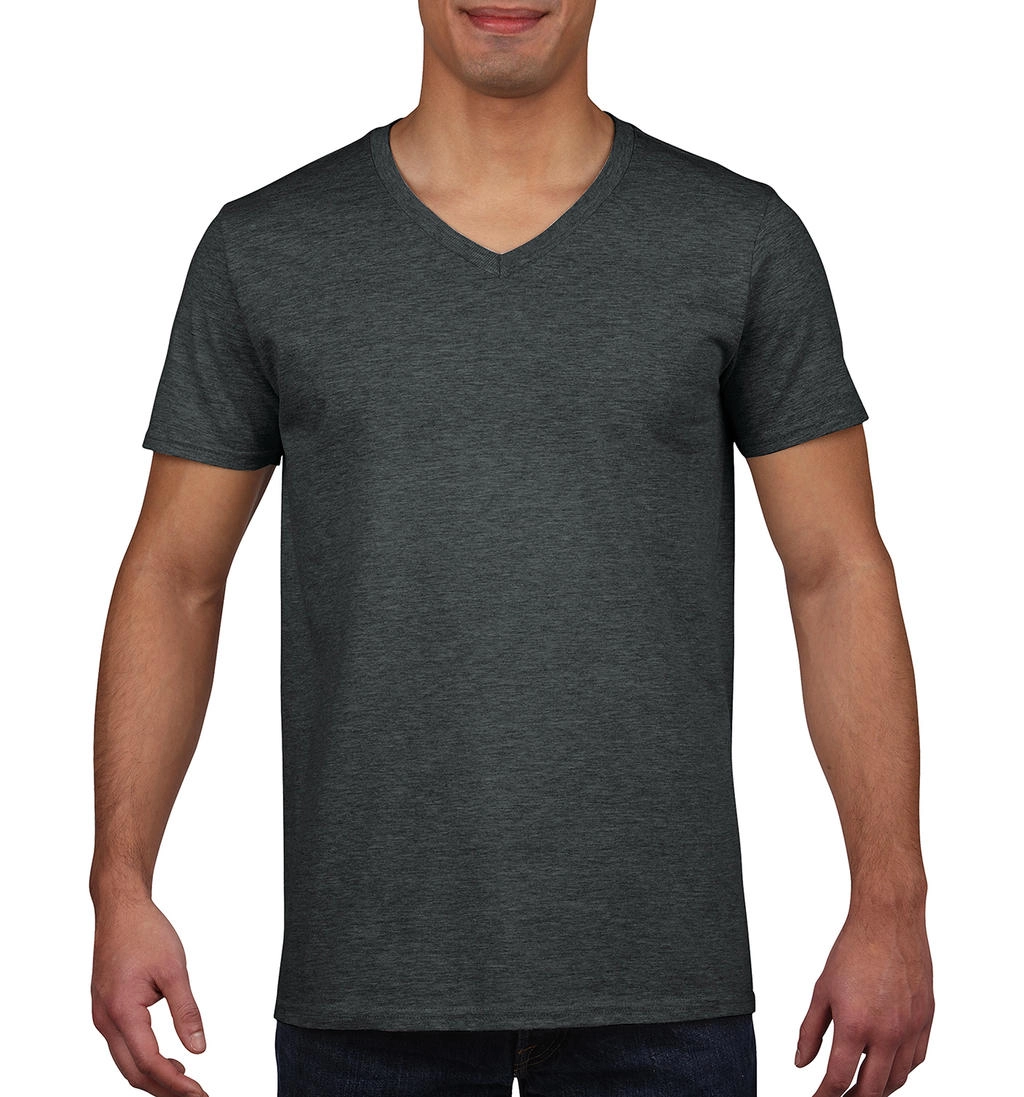 Gildan Mens Softstyle® V-Neck T-Shirt zum Besticken und Bedrucken in der Farbe Dark Heather mit Ihren Logo, Schriftzug oder Motiv.
