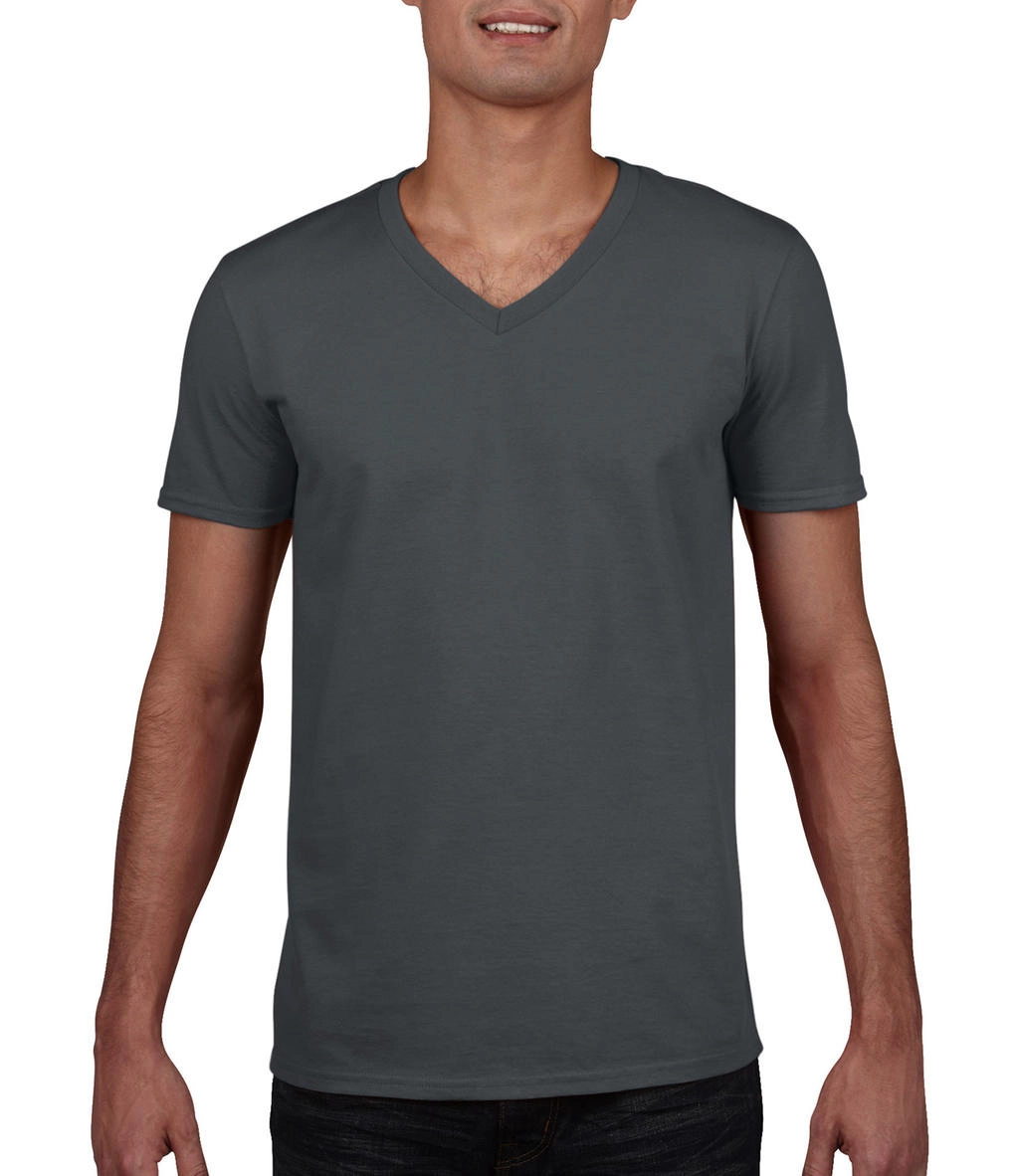 Gildan Mens Softstyle® V-Neck T-Shirt zum Besticken und Bedrucken in der Farbe Charcoal mit Ihren Logo, Schriftzug oder Motiv.