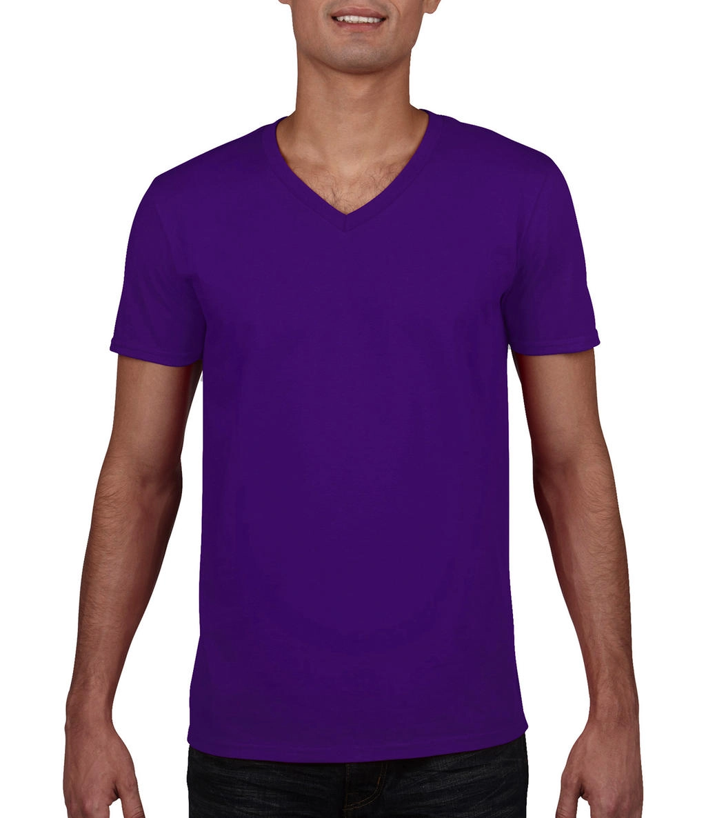 Gildan Mens Softstyle® V-Neck T-Shirt zum Besticken und Bedrucken in der Farbe Purple mit Ihren Logo, Schriftzug oder Motiv.