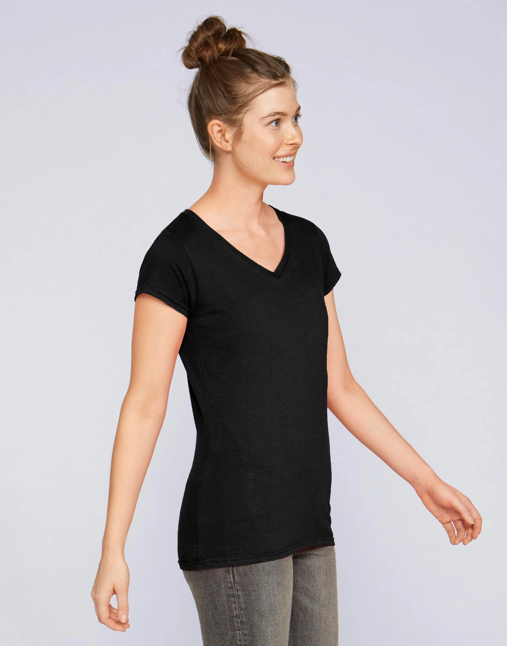 Ladies` Softstyle® V-Neck T-Shirt zum Besticken und Bedrucken mit Ihren Logo, Schriftzug oder Motiv.