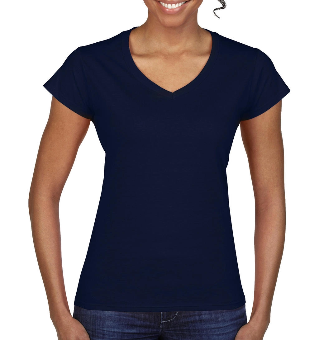 Ladies` Softstyle® V-Neck T-Shirt zum Besticken und Bedrucken in der Farbe Navy mit Ihren Logo, Schriftzug oder Motiv.