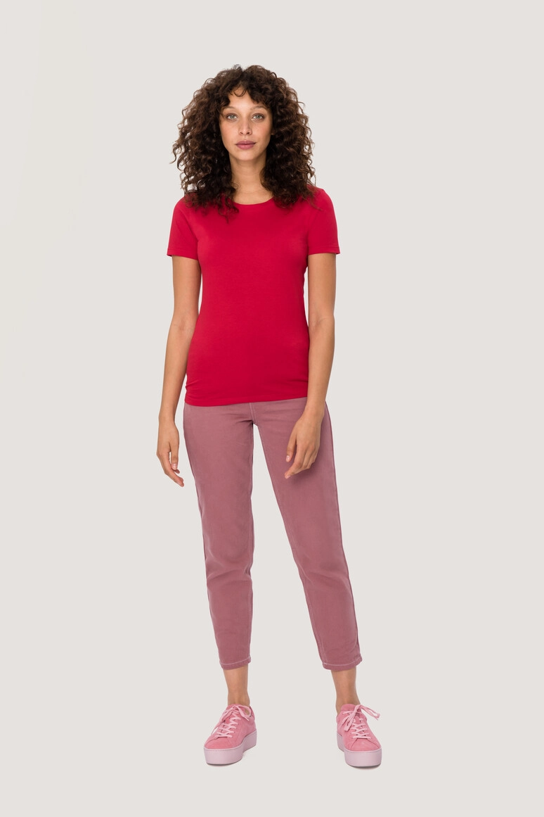 HAKRO Damen T-Shirt Classic zum Besticken und Bedrucken in der Farbe Rot mit Ihren Logo, Schriftzug oder Motiv.