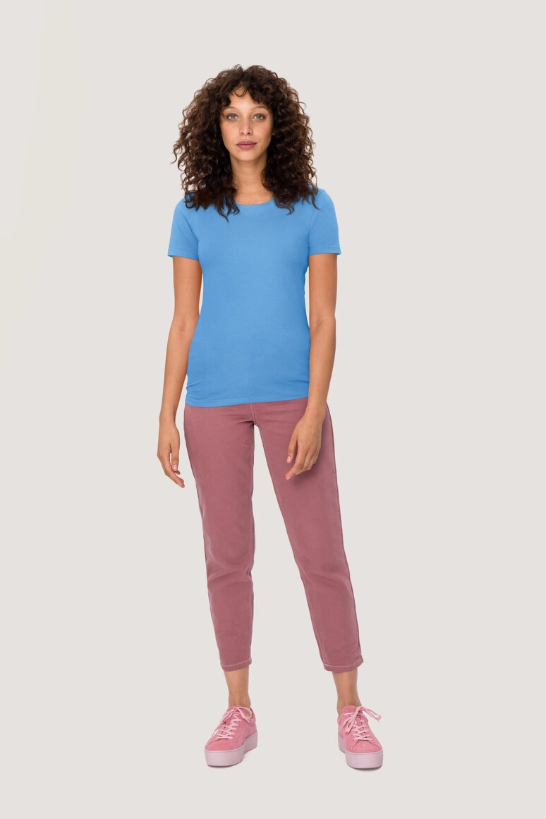 HAKRO Damen T-Shirt Classic zum Besticken und Bedrucken in der Farbe Malibublau mit Ihren Logo, Schriftzug oder Motiv.