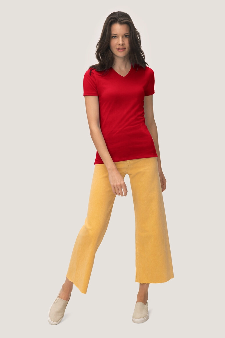 HAKRO Cotton Tec® Damen V-Shirt zum Besticken und Bedrucken in der Farbe Rot mit Ihren Logo, Schriftzug oder Motiv.
