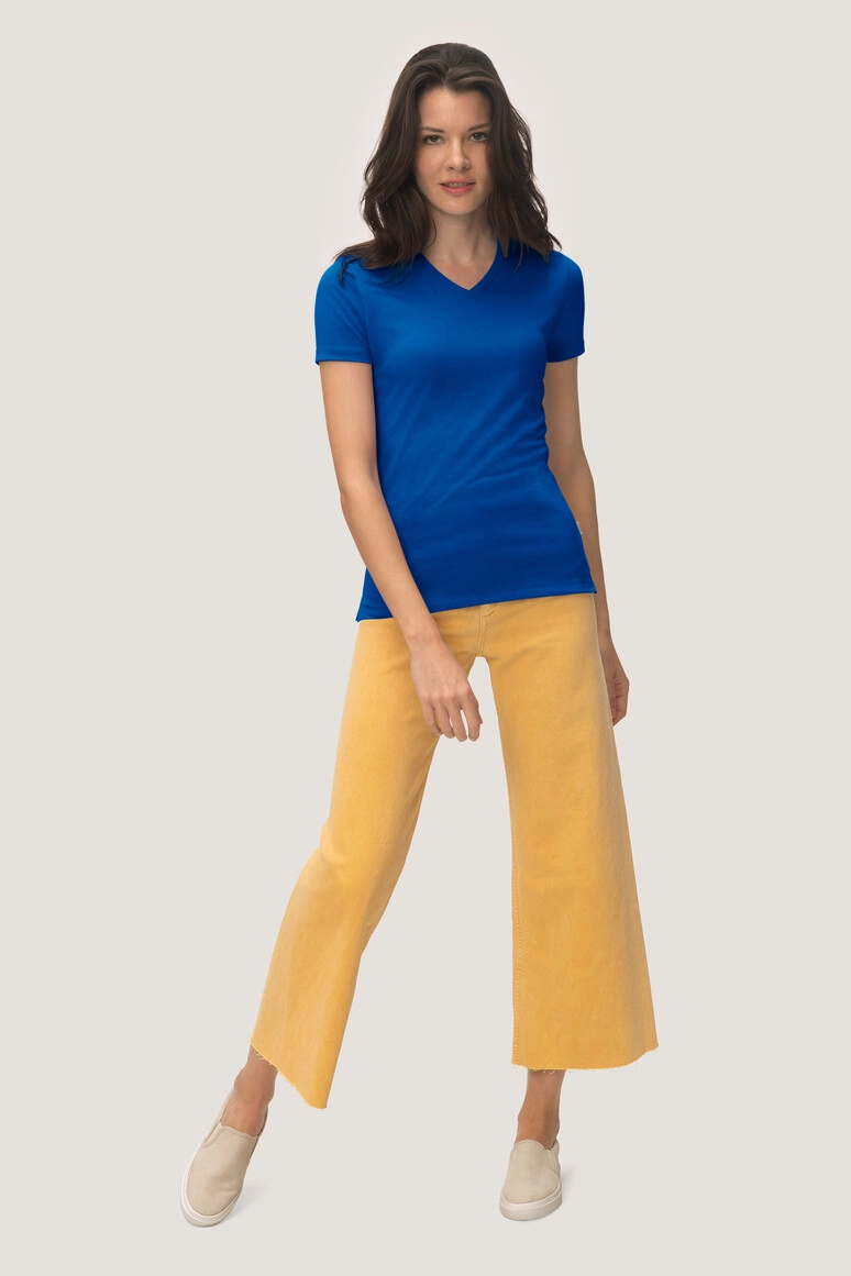 HAKRO Cotton Tec® Damen V-Shirt zum Besticken und Bedrucken in der Farbe Royalblau mit Ihren Logo, Schriftzug oder Motiv.