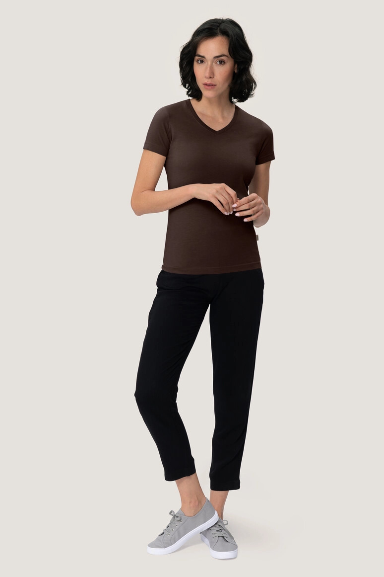 HAKRO Damen V-Shirt Mikralinar® zum Besticken und Bedrucken in der Farbe Schokolade mit Ihren Logo, Schriftzug oder Motiv.