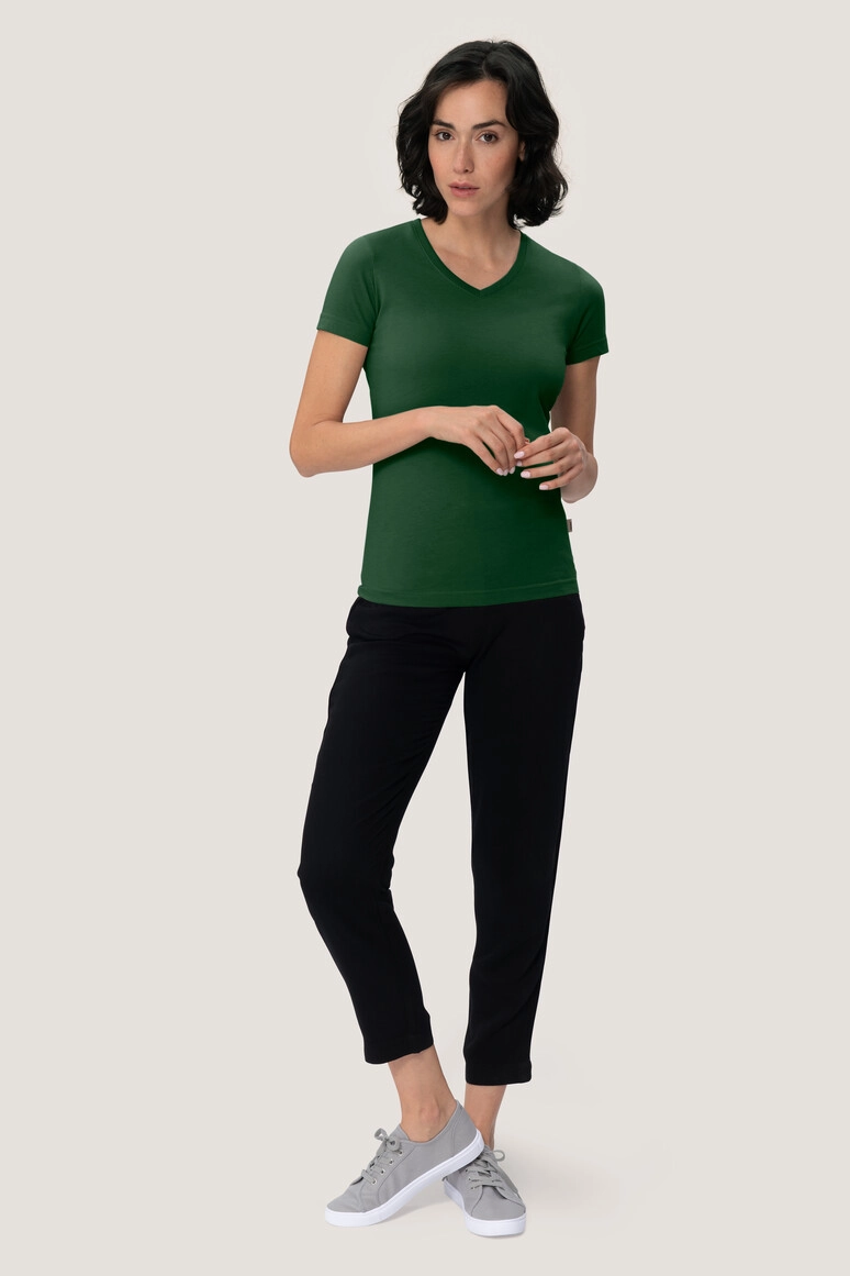 HAKRO Damen V-Shirt Mikralinar® zum Besticken und Bedrucken in der Farbe Tanne mit Ihren Logo, Schriftzug oder Motiv.