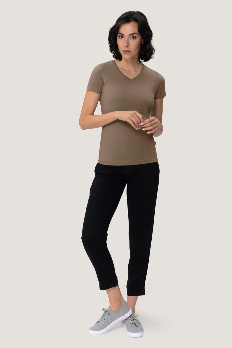 HAKRO Damen V-Shirt Mikralinar® zum Besticken und Bedrucken in der Farbe Nougat mit Ihren Logo, Schriftzug oder Motiv.
