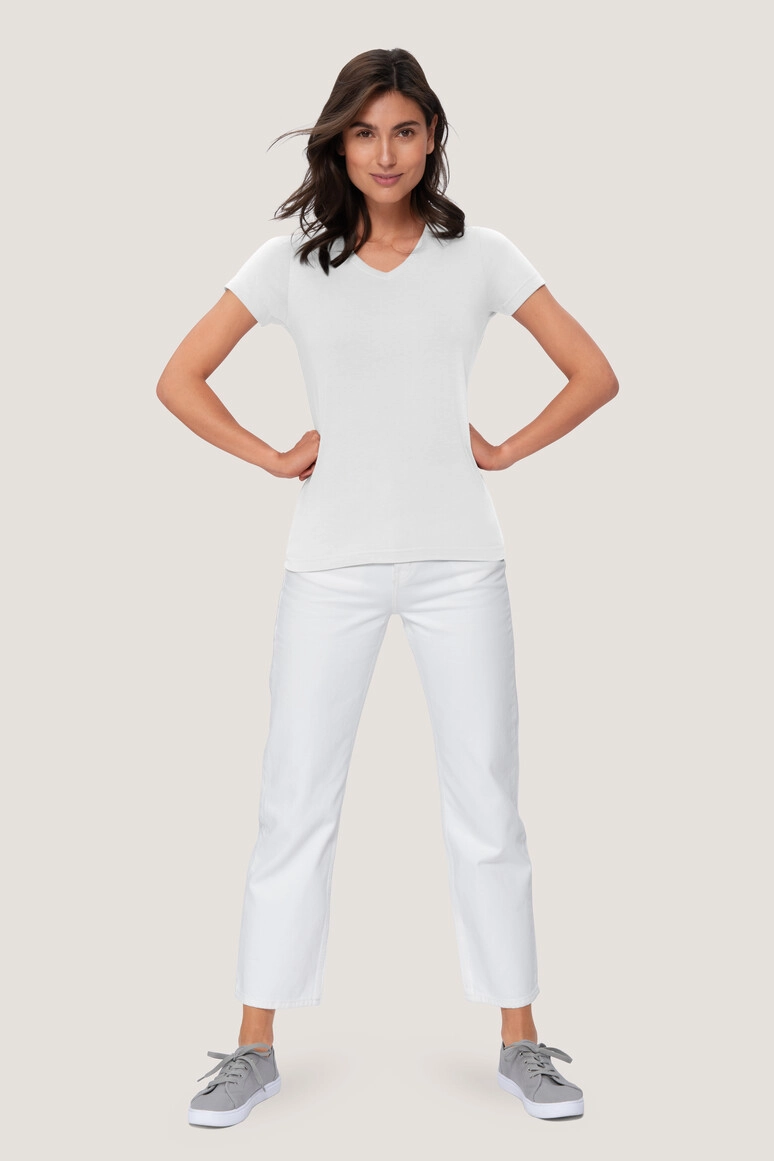 HAKRO Damen V-Shirt Mikralinar® PRO zum Besticken und Bedrucken in der Farbe Hp weiß mit Ihren Logo, Schriftzug oder Motiv.