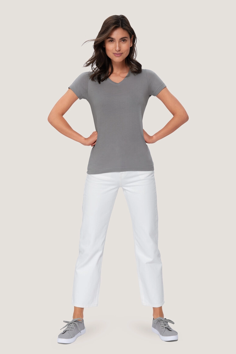 HAKRO Damen V-Shirt Mikralinar® PRO zum Besticken und Bedrucken in der Farbe Hp titan mit Ihren Logo, Schriftzug oder Motiv.