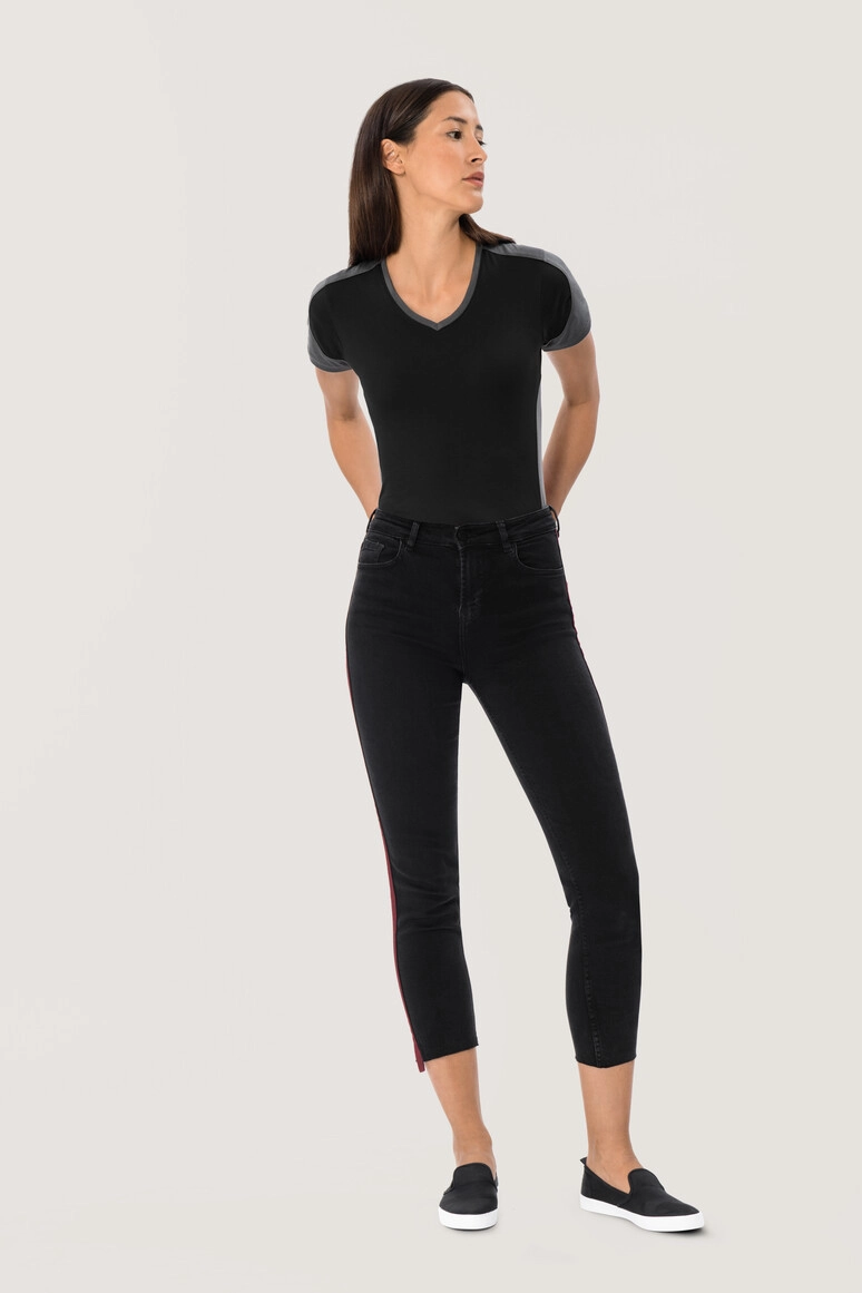 HAKRO Damen V-Shirt Contrast Mikralinar® zum Besticken und Bedrucken in der Farbe Schwarz/anthrazit mit Ihren Logo, Schriftzug oder Motiv.
