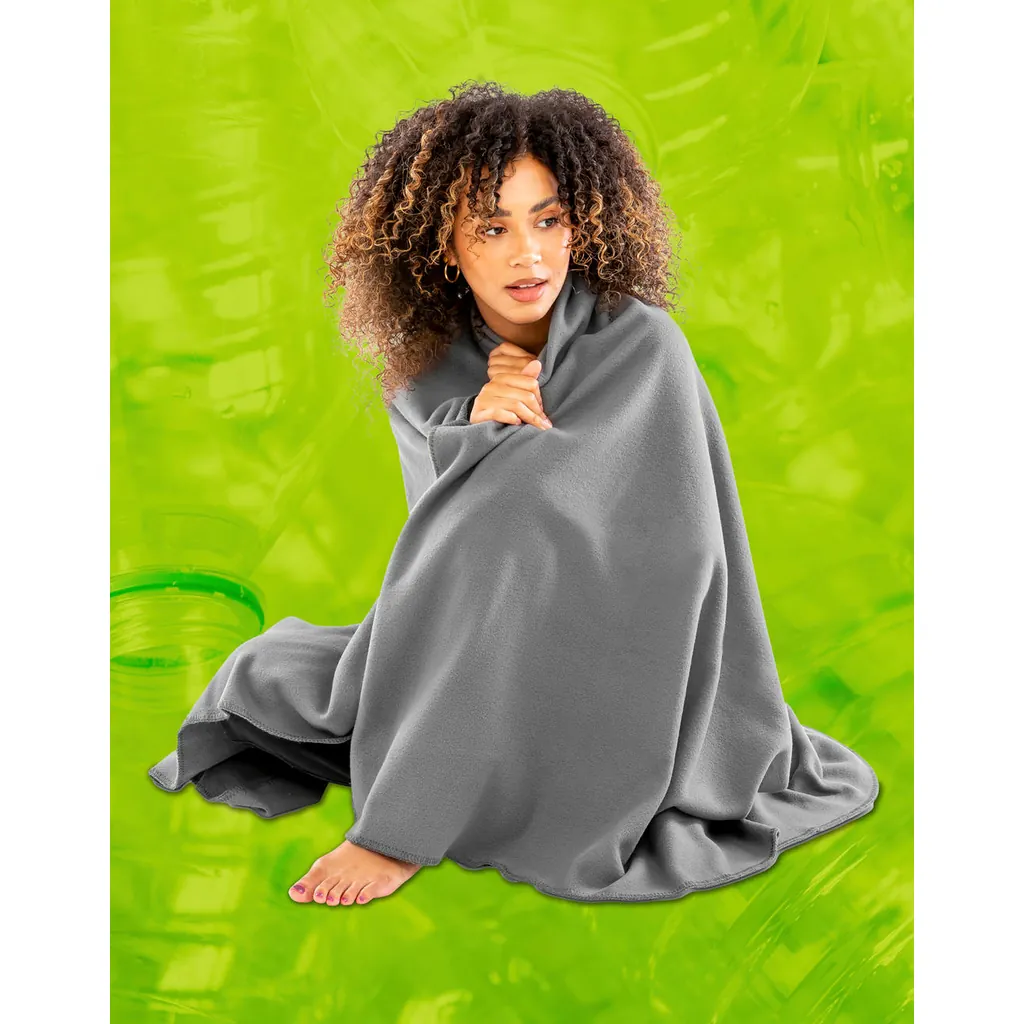 Recycled Fleece Blanket zum Besticken und Bedrucken mit Ihren Logo, Schriftzug oder Motiv.