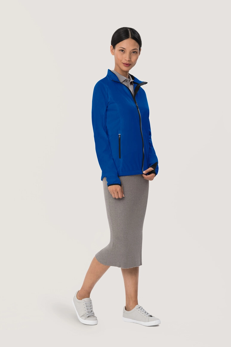 HAKRO Damen Light-Softshelljacke Sidney zum Besticken und Bedrucken in der Farbe Royalblau mit Ihren Logo, Schriftzug oder Motiv.