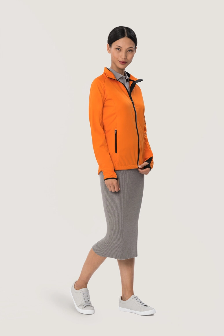 HAKRO Damen Light-Softshelljacke Sidney zum Besticken und Bedrucken in der Farbe Orange mit Ihren Logo, Schriftzug oder Motiv.