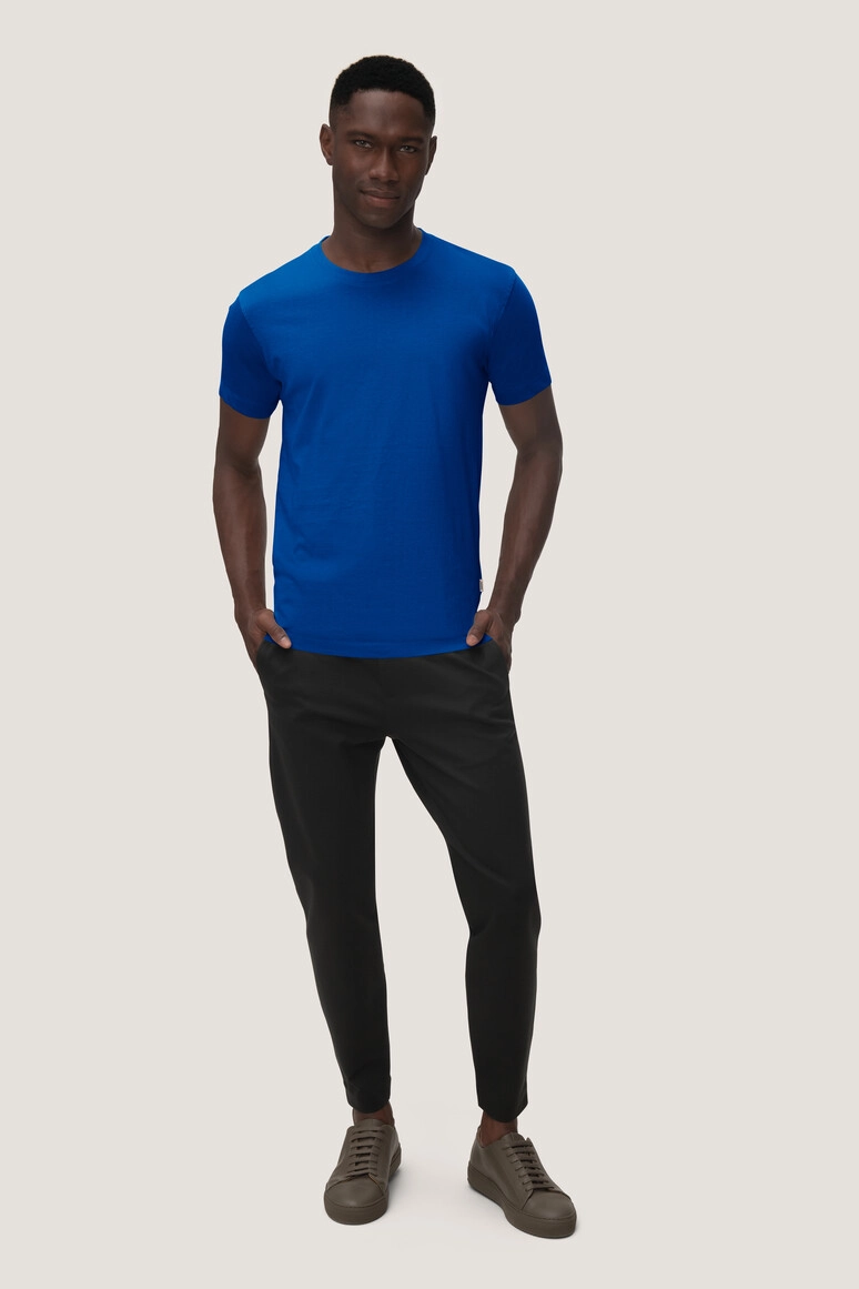 HAKRO T-Shirt Classic zum Besticken und Bedrucken in der Farbe Royalblau mit Ihren Logo, Schriftzug oder Motiv.