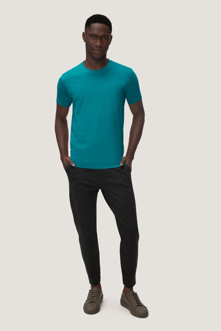 HAKRO T-Shirt Classic zum Besticken und Bedrucken in der Farbe Smaragd mit Ihren Logo, Schriftzug oder Motiv.