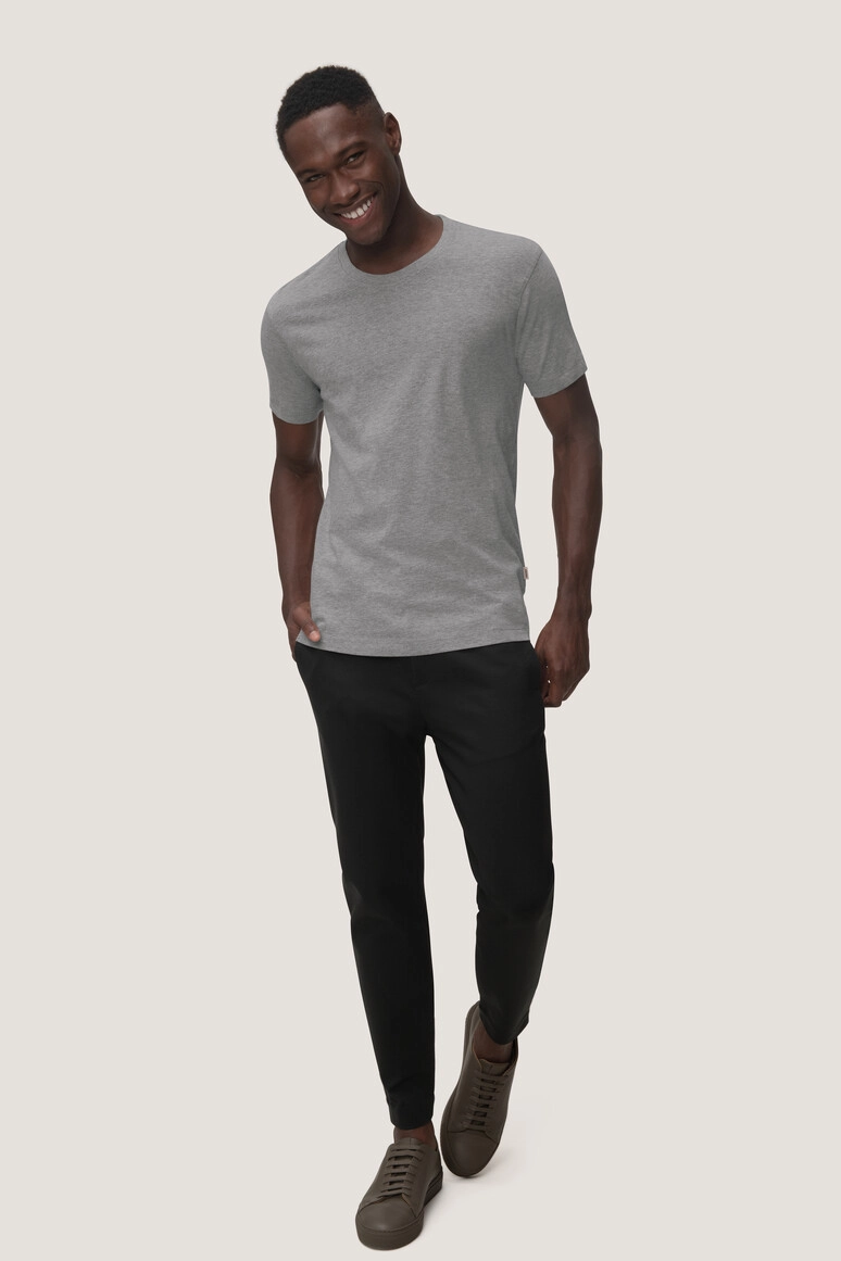 HAKRO T-Shirt Classic zum Besticken und Bedrucken in der Farbe Grau meliert mit Ihren Logo, Schriftzug oder Motiv.