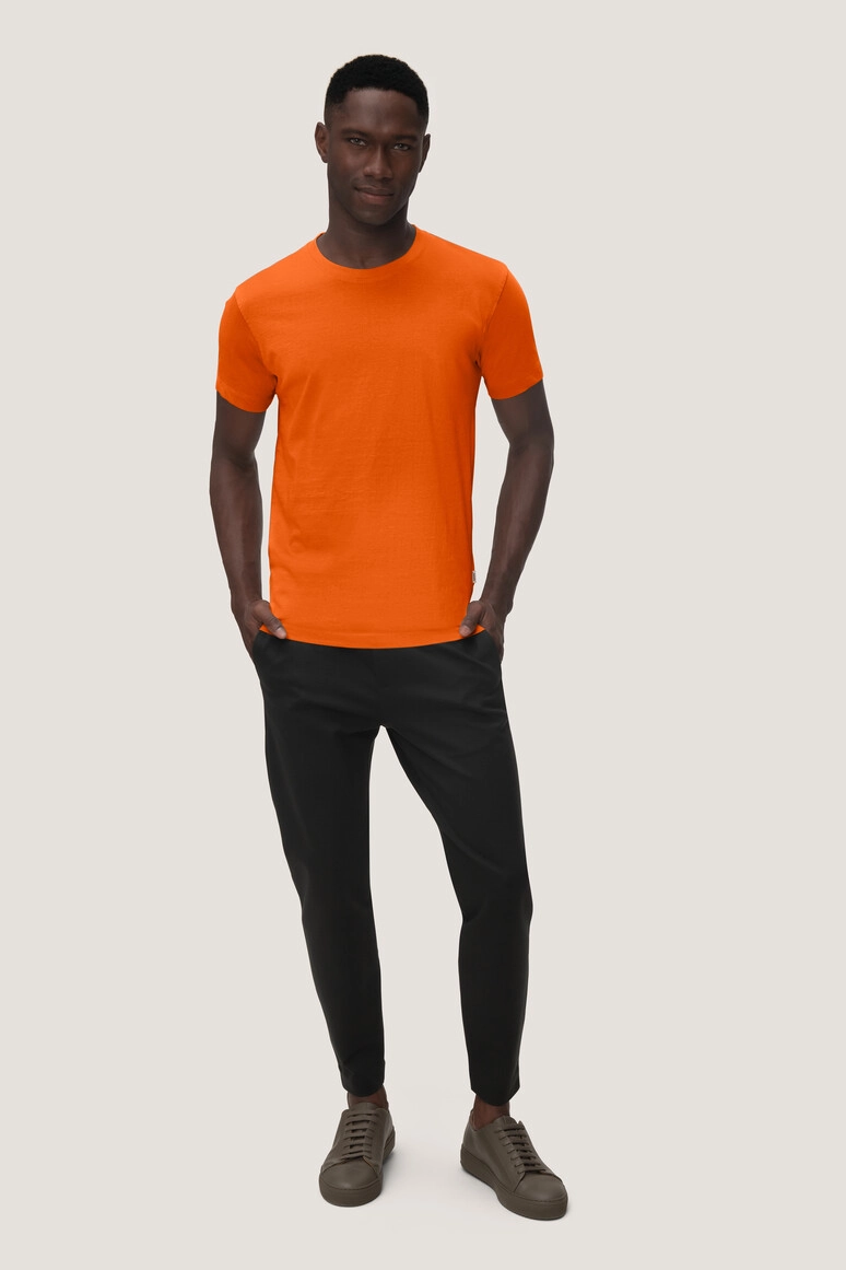 HAKRO T-Shirt Classic zum Besticken und Bedrucken in der Farbe Orange mit Ihren Logo, Schriftzug oder Motiv.