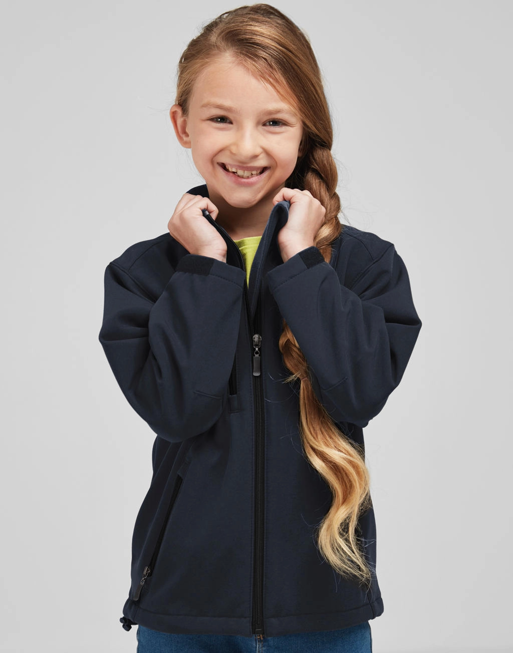 Signature Tagless Softshell Jacket Kids zum Besticken und Bedrucken mit Ihren Logo, Schriftzug oder Motiv.