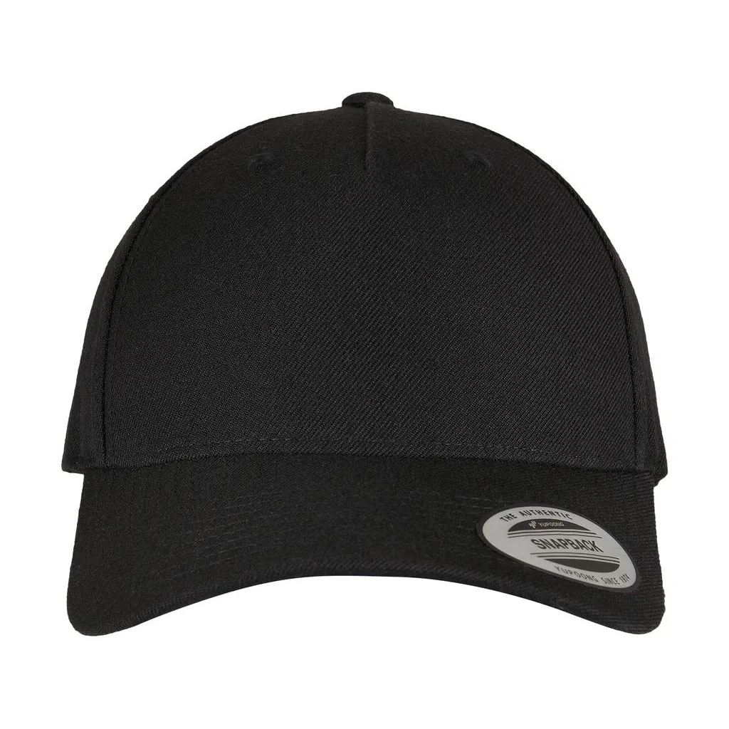 5-Panel Premium Curved Visor Snapback Cap zum Besticken und Bedrucken in der Farbe Black mit Ihren Logo, Schriftzug oder Motiv.