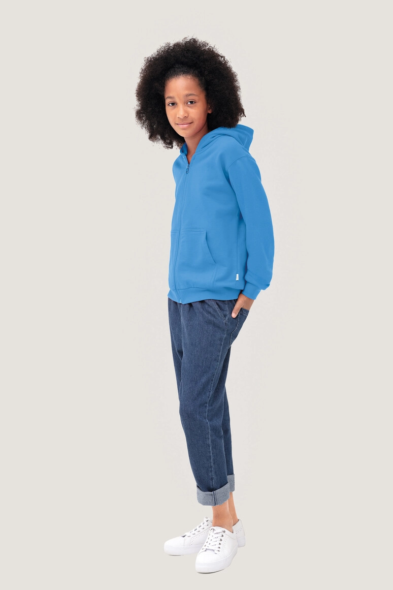 HAKRO Kinder Kapuzen-Sweatjacke Premium zum Besticken und Bedrucken in der Farbe Malibublau mit Ihren Logo, Schriftzug oder Motiv.