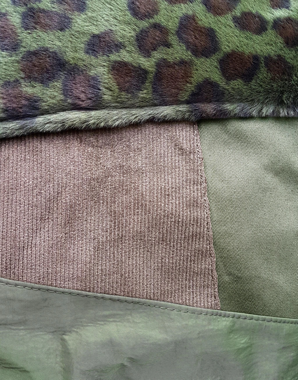 Satomi Faux Fur Shoulder Bag zum Besticken und Bedrucken mit Ihren Logo, Schriftzug oder Motiv.