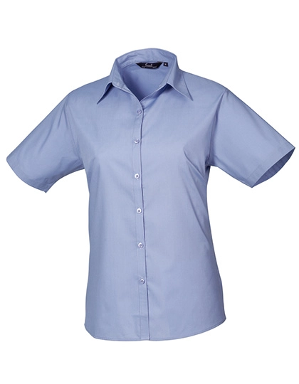 Women´s Poplin Short Sleeve Blouse zum Besticken und Bedrucken in der Farbe Mid Blue mit Ihren Logo, Schriftzug oder Motiv.