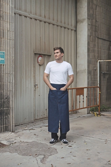 Jeans Bistro Apron With Split zum Besticken und Bedrucken mit Ihren Logo, Schriftzug oder Motiv.